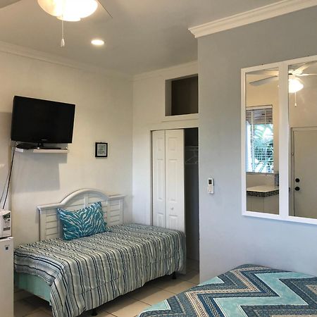 The Oasis Retreat Apartment แนสซอ ภายนอก รูปภาพ