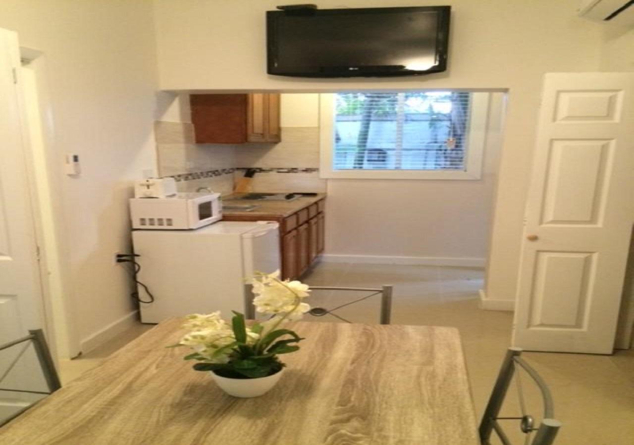 The Oasis Retreat Apartment แนสซอ ภายนอก รูปภาพ